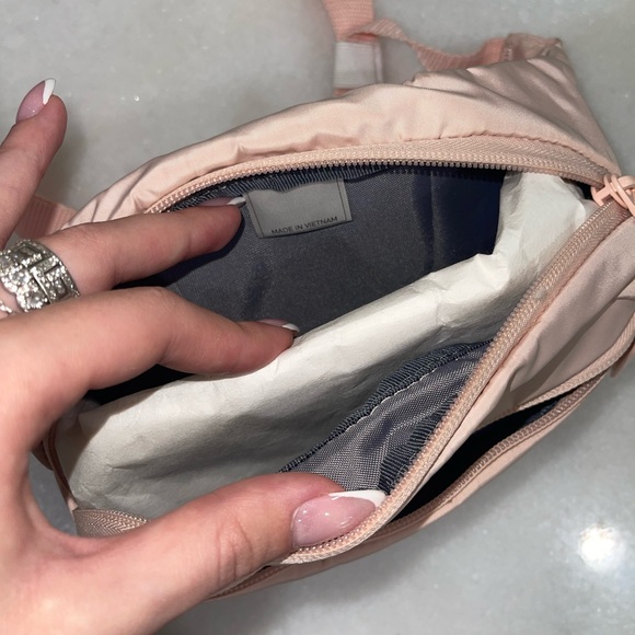 pink adidas phanny pack - Picture 4 of 5